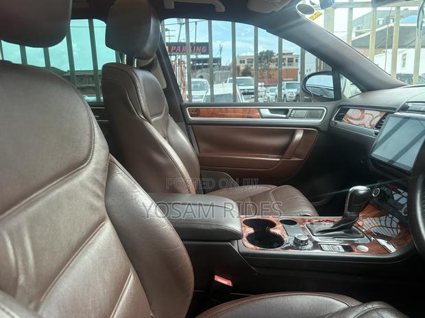 Volkswagen Touareg V6 Executive 2013 Silver