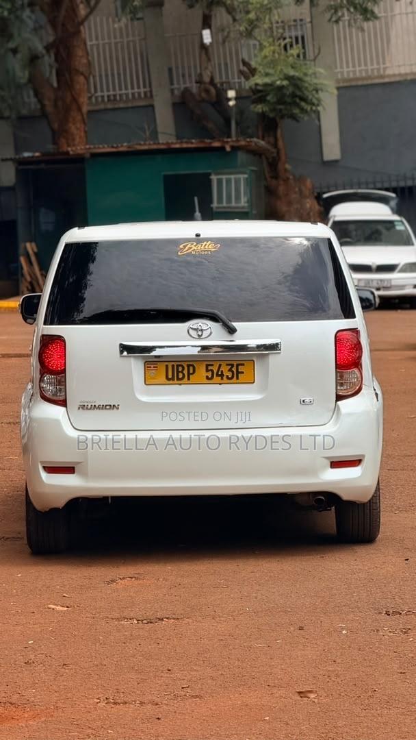 Toyota Corolla Rumion 2010 White