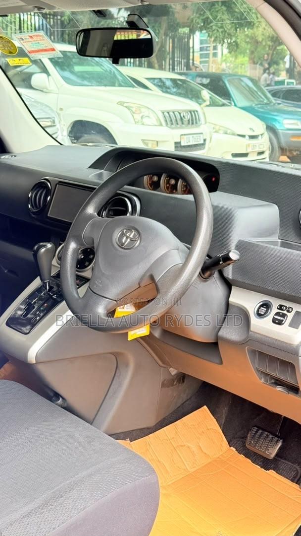 Toyota Corolla Rumion 2010 White