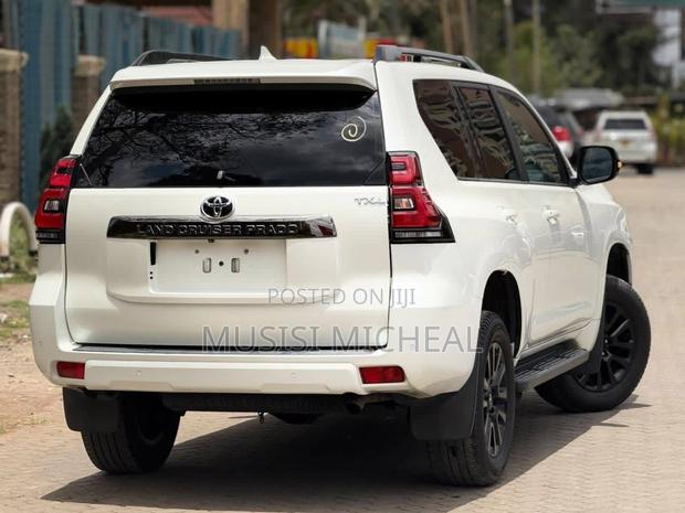 Toyota Land Cruiser Prado 4.0 Petrol TX-L 2021