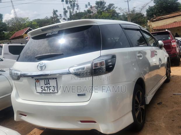 Toyota Wish 2012