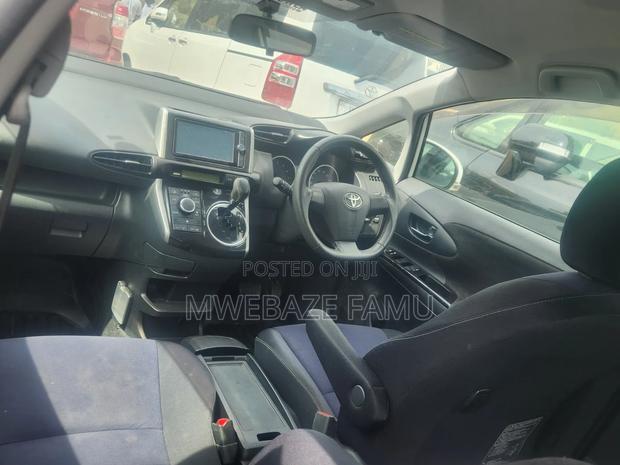 Toyota Wish 2012