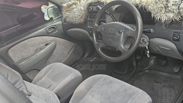 Toyota Raum 2003 Silver