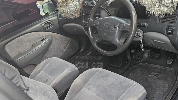 Toyota Raum 2003 Silver