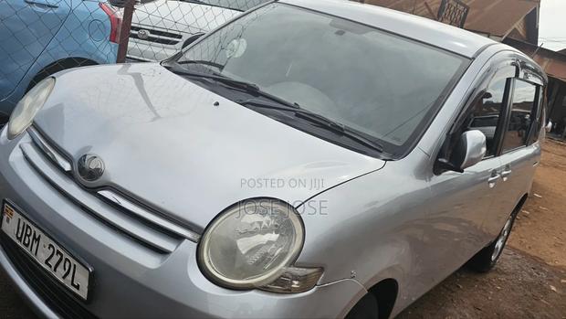 Toyota Sienta 2008 Silver