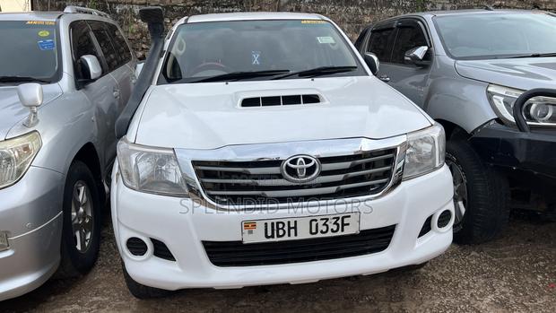 Toyota Hilux 2012 White