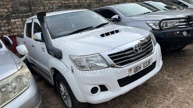 Toyota Hilux 2012 White