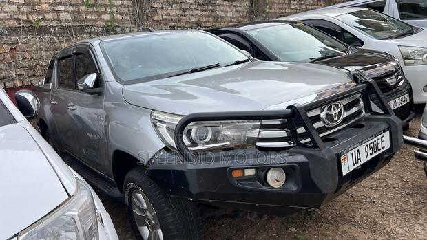 Toyota Hilux 2018 Gray