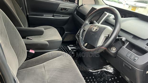 Toyota Noah 2012 Black