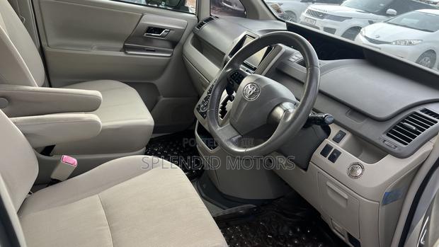 Toyota Noah 2012 White