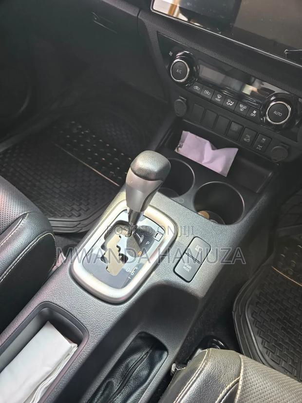 Toyota Hilux 2020 Silver