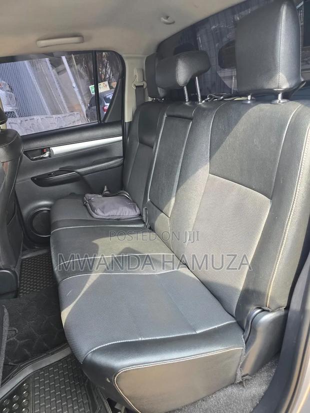 Toyota Hilux 2020 Silver