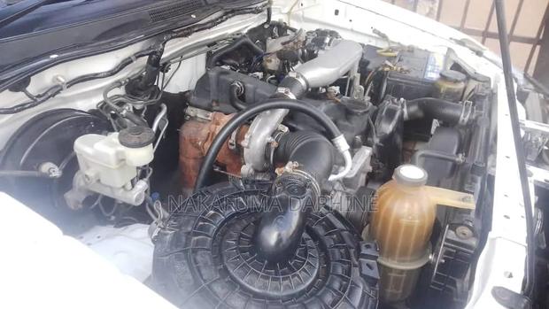 Toyota Hilux 2.5 D-4D 4X4 SRX 2012 White