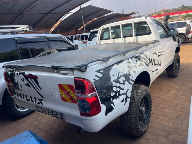 Toyota Hilux 3.0 D-4D 4x4 2012 White