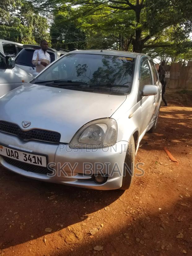 Toyota Vitz 2003 Silver