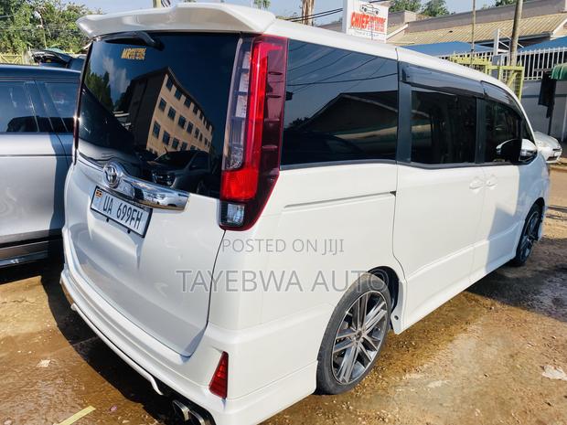 Toyota Noah 2017