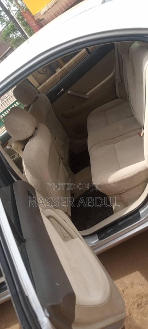 Toyota Premio 2018 Silver