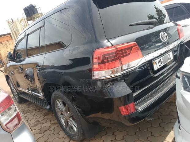 Toyota Land Cruiser 4.6 V8 AX 2011 Black