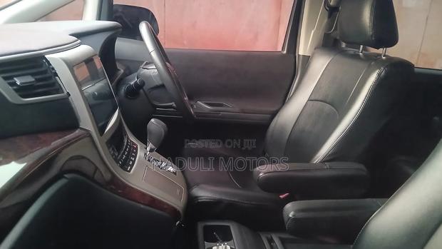 Toyota Alphard 2.4 Petrol FWD 2012 White