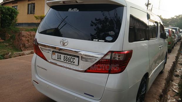 Toyota Alphard 2.4 Petrol FWD 2012 White