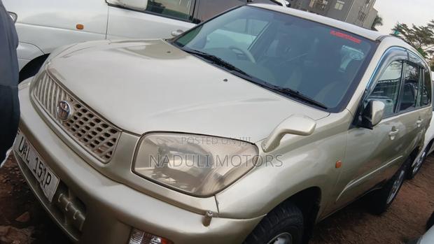 Toyota RAV4 1.8 2005 Gold
