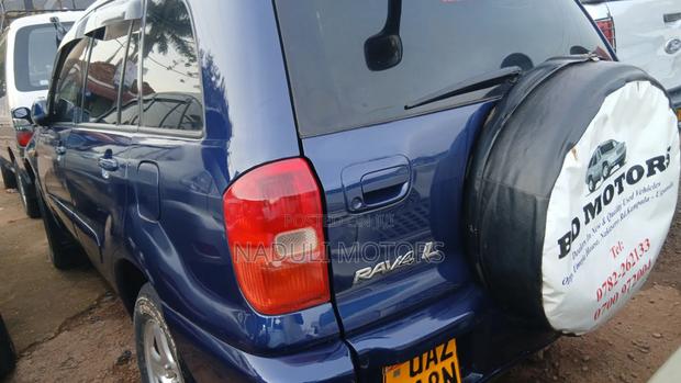 Toyota RAV4 1.8 2005 Blue