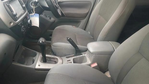 Toyota RAV4 1.8 2005 Blue