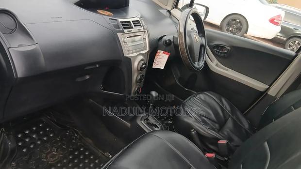 Toyota Vitz 2005 Silver