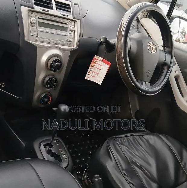 Toyota Vitz 2005 Silver