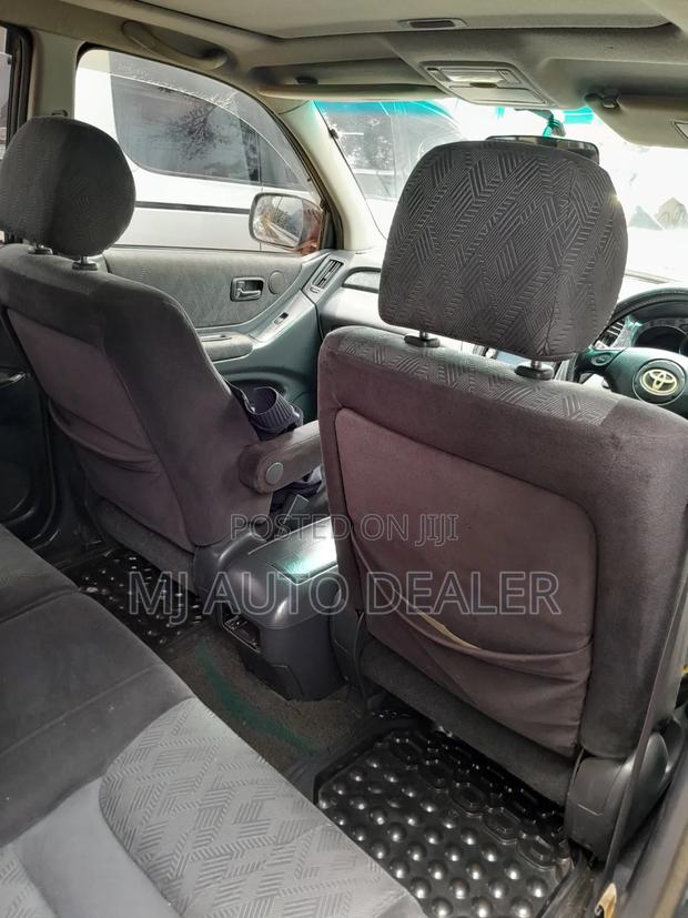Toyota Kluger 2005 Brown