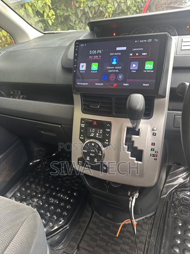 Toyota Noah 2.0 143hp AWD (7 Seater) 2013 Silver