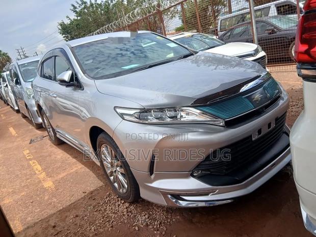 Toyota Harrier 2.0 4WD 2017 Silver
