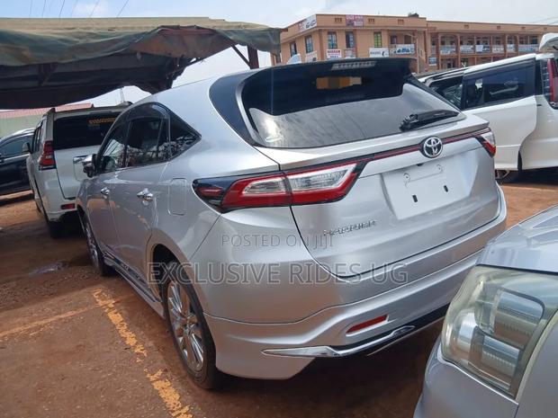 Toyota Harrier 2.0 4WD 2017 Silver