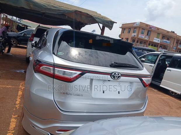 Toyota Harrier 2.0 4WD 2017 Silver