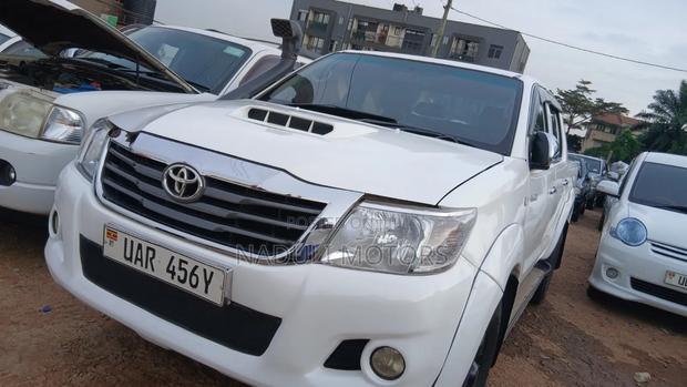 Toyota Hilux 2010 White