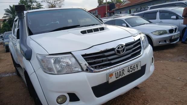 Toyota Hilux 2010 White