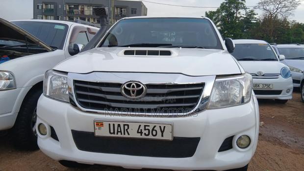 Toyota Hilux 2010 White