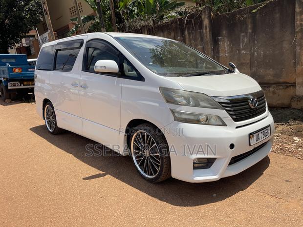 Toyota Vellfire 2011 White