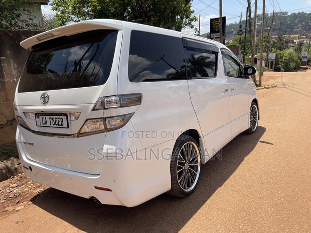 Toyota Vellfire 2011 White