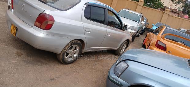 Toyota Platz 2001 Silver