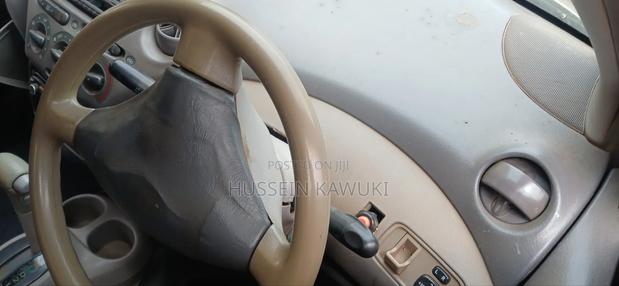 Toyota Platz 2001 Silver