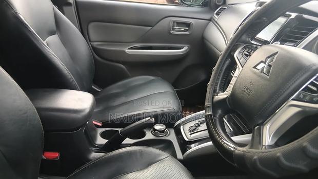 Mitsubishi L200 2018 Black