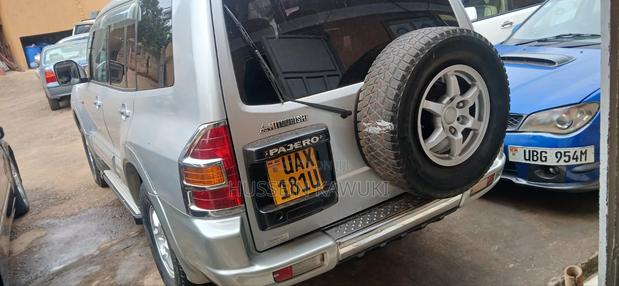 Mitsubishi Pajero 2000 Silver