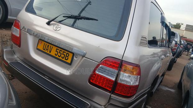 Toyota Land Cruiser Cygnus 4.7 2005 Silver