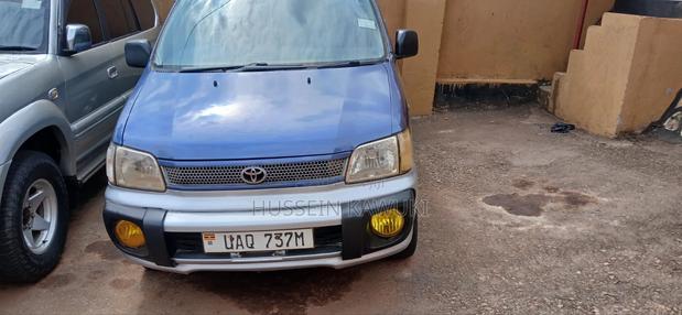 Toyota Noah 2001 Blue