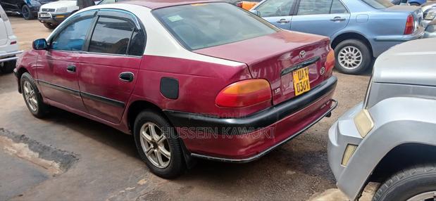 Toyota Carina 2000 Red