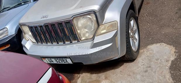 Jeep Cherokee 2000 Silver