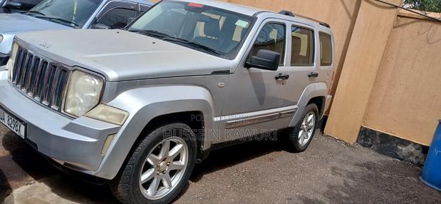 Jeep Cherokee 2000 Silver