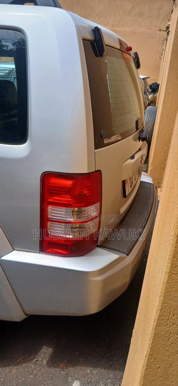 Jeep Cherokee 2000 Silver