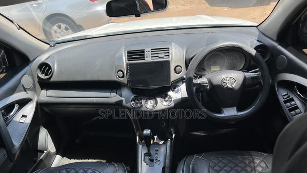 Toyota Vanguard 2010 White